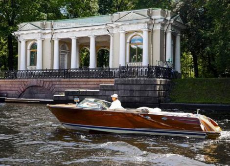 «Комитти Санремо» Аренда катера в СПб