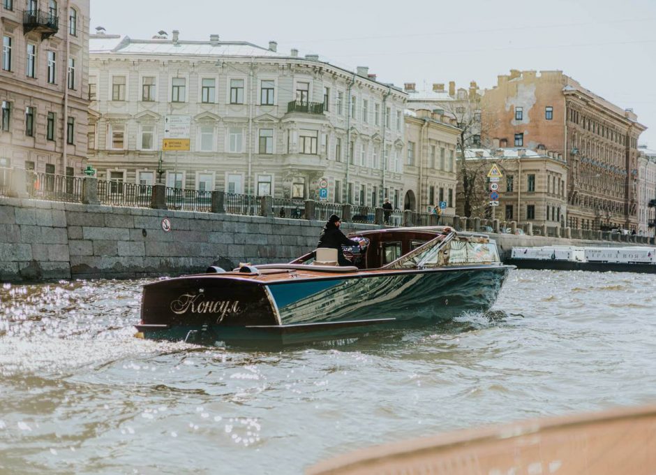 «Консул» Аренда катера в СПб