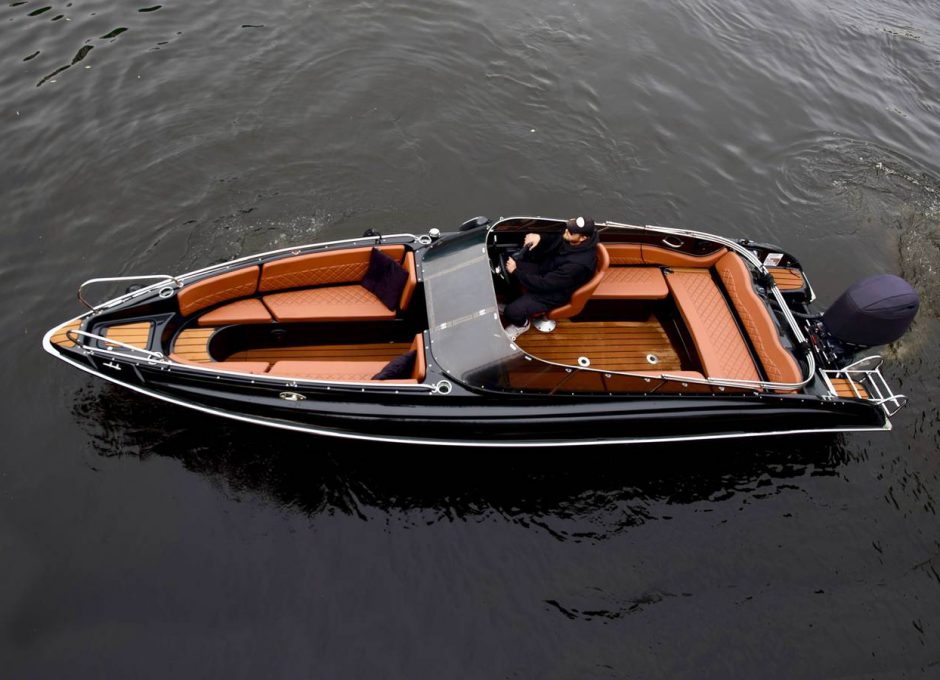 «black Bowrider» Аренда катера в СПб