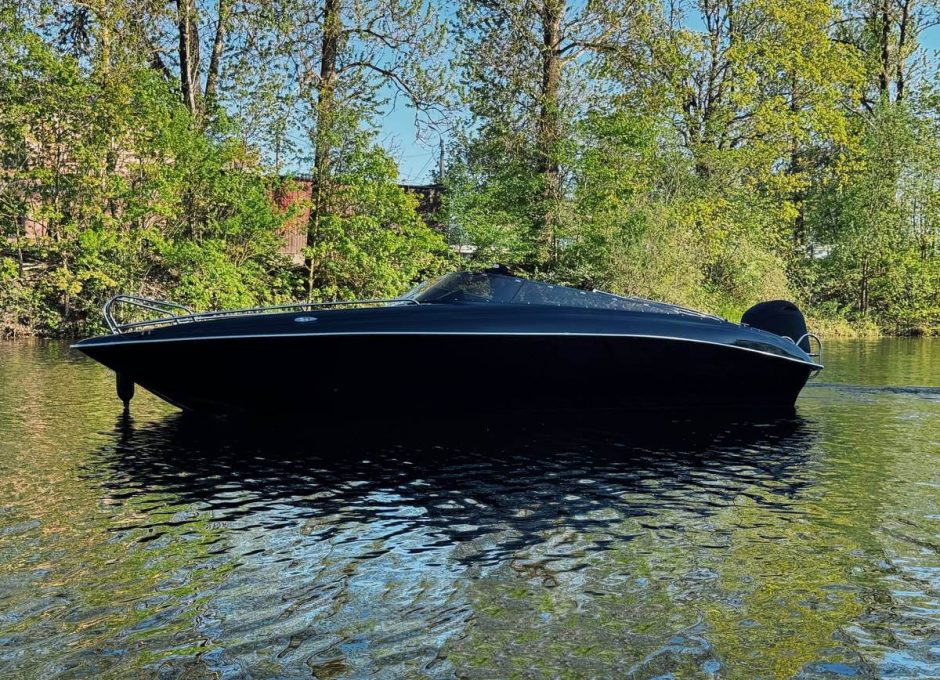 «black Bowrider» Аренда катера в СПб