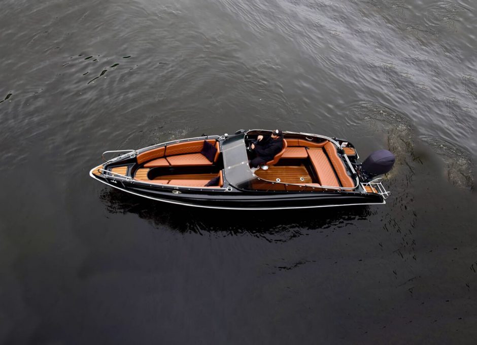 «black Bowrider» Аренда катера в СПб