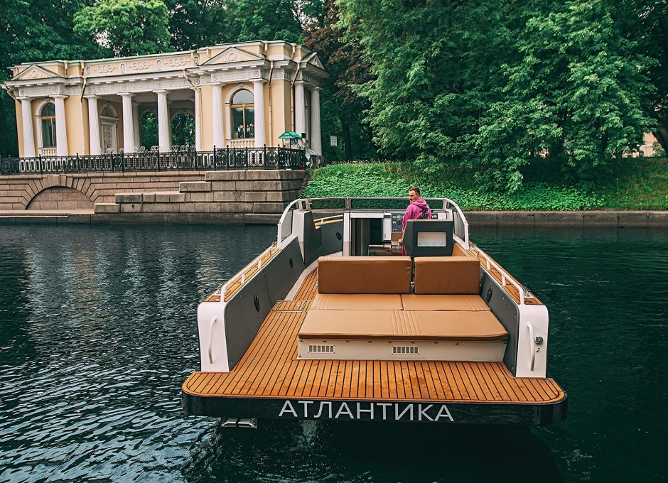 «Атлантика» Аренда катера в СПб