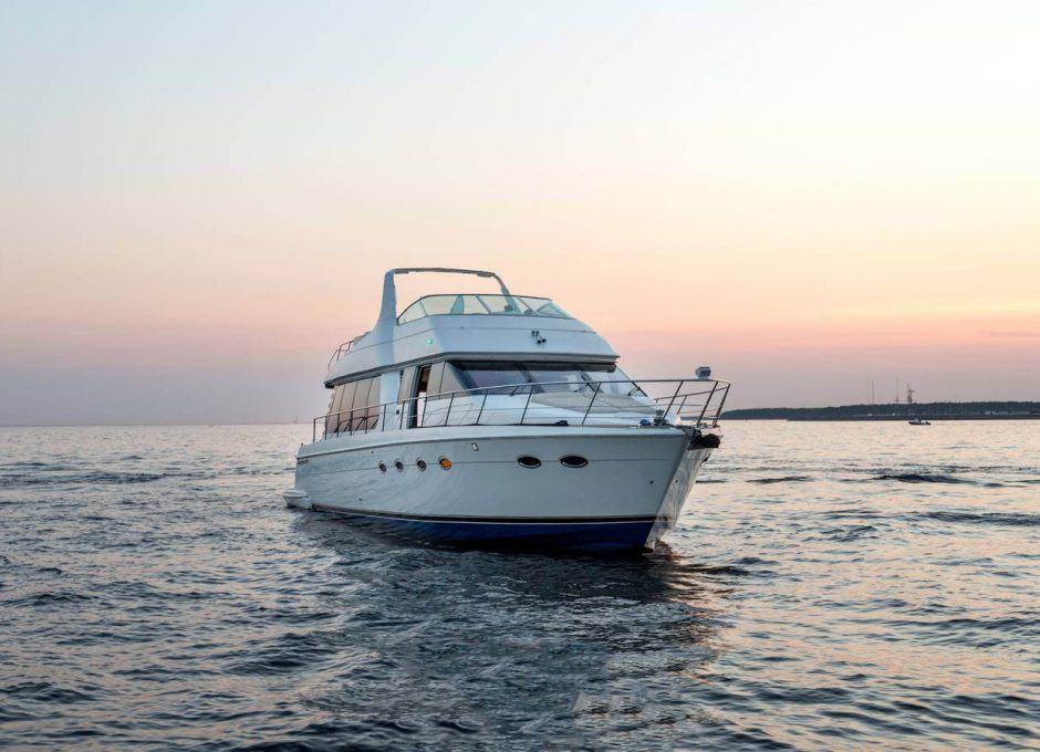 «carver 62 Мила» Аренда яхты в СПб