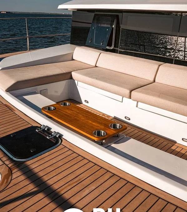 «jocore A» аренда моторного катамарана в Санкт Петербурге