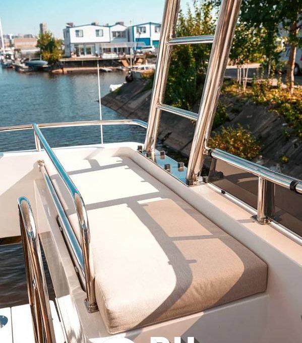 «jocore A» аренда моторного катамарана в Санкт Петербурге