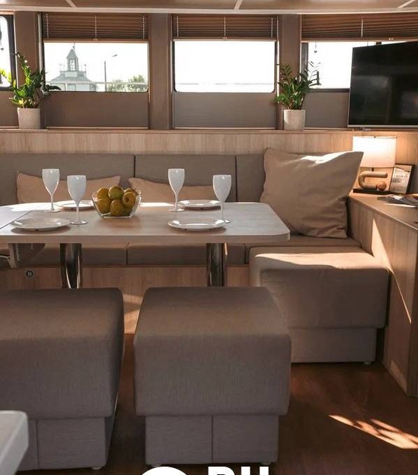 «jocore A» аренда моторного катамарана в Санкт Петербурге