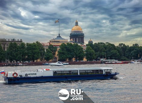 «История» Аренда теплохода в Санкт Петербурге