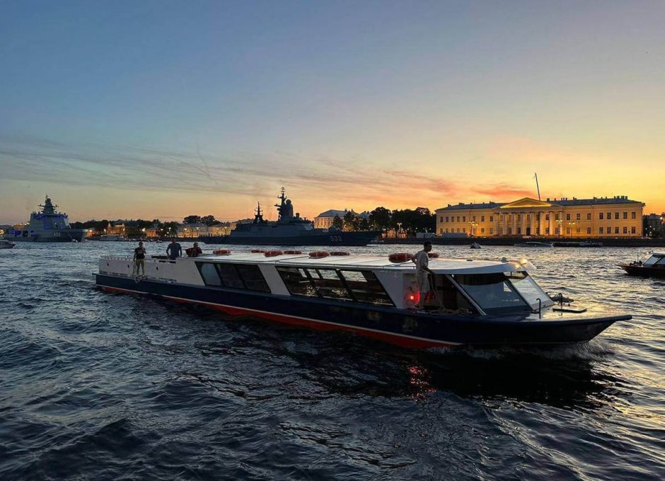 «Александр» Аренда теплохода в СПб