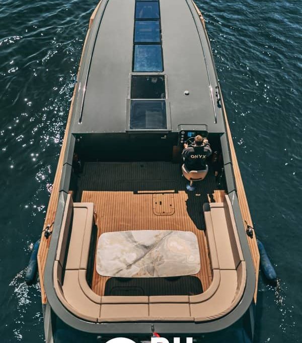«onyx» Аренда моторной яхты в СПб