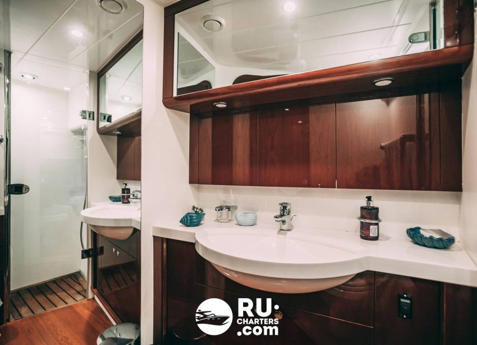 «princess 68» Аренда яхты в СПб