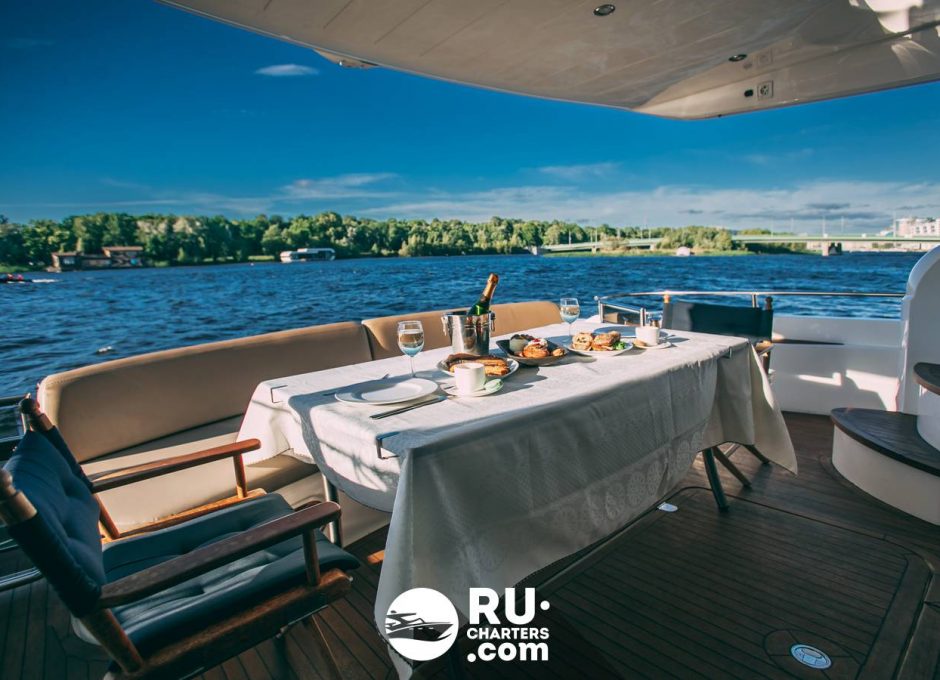 «princess 68» Аренда яхты в СПб