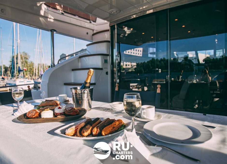 «princess 68» Аренда яхты в СПб