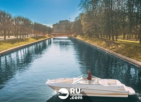 «maxum 240 ЭВР» Аренда катера в СПб