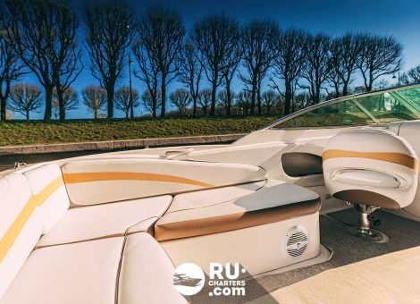 «maxum 240 ЭВР» Аренда катера в СПб