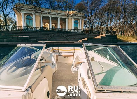 «maxum 240 ЭВР» Аренда катера в СПб