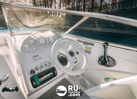 «maxum 240 ЭВР» Аренда катера в СПб