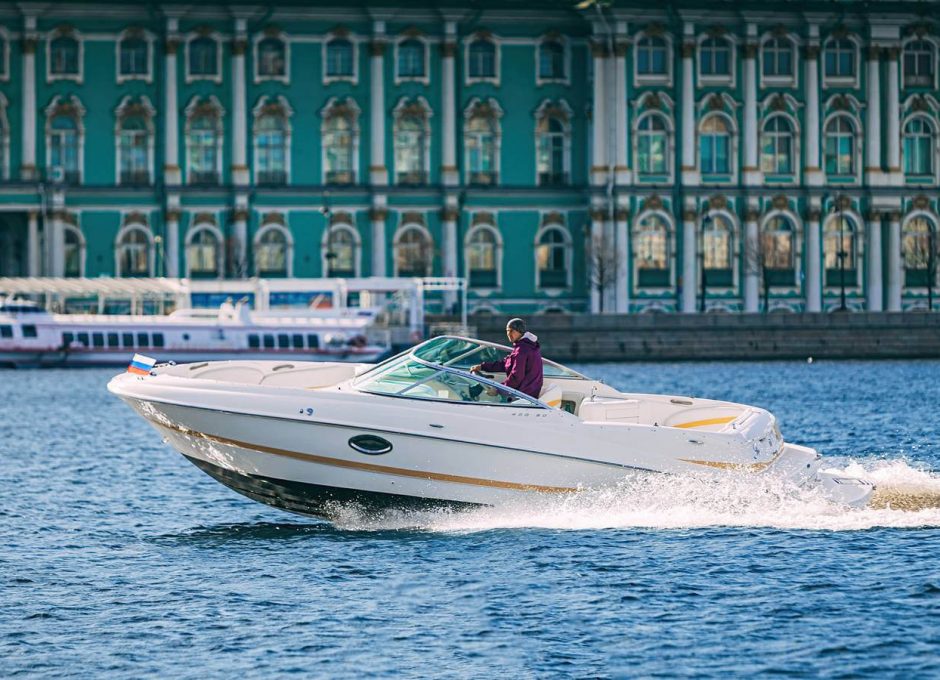 «maxum 240 ЭВР» Аренда катера в СПб