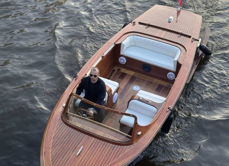 «Миа» Аренда венецианского катера в СПб