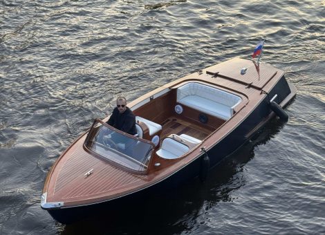 «Миа» Аренда венецианского катера в СПб