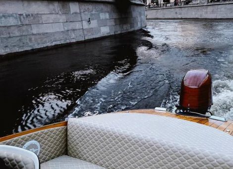 «Ода» Аренда катера в СПб