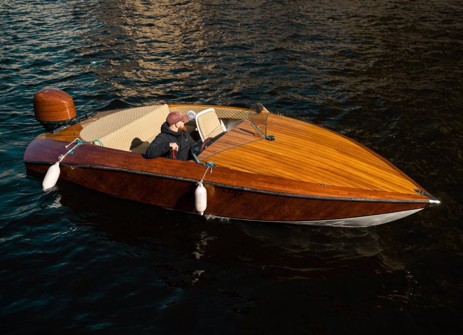 «Ода» Аренда катера в СПб