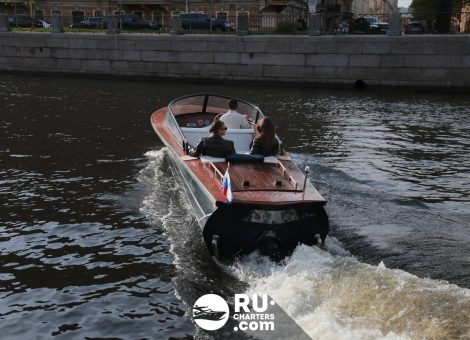 «Рислинг» Аренда катера в СПб