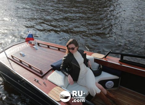 «Рислинг» Аренда катера в СПб