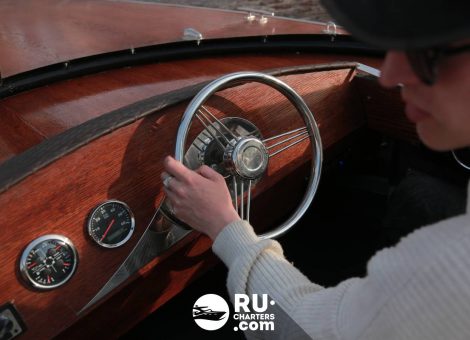 «Рислинг» Аренда катера в СПб