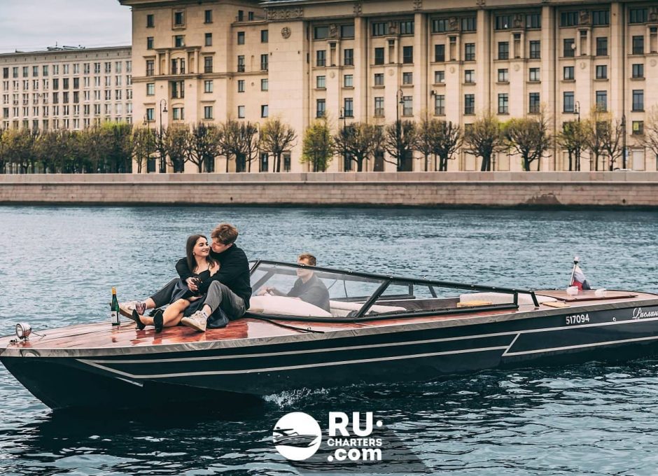 «Рислинг» Аренда катера в СПб