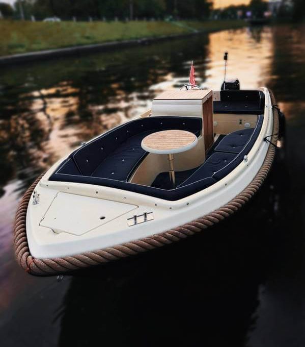 «Венецианец» Аренда катера в СПб