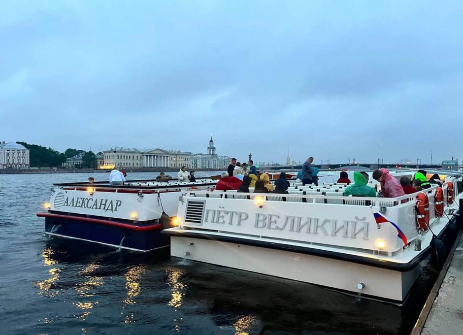 «Петр Великий» Аренда теплохода в Санкт Петербурге