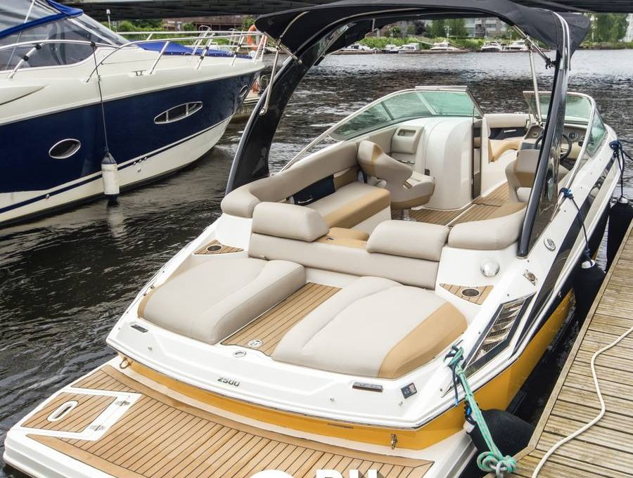 «regal 2500 Аль Мактум» Аренда катера в СПб