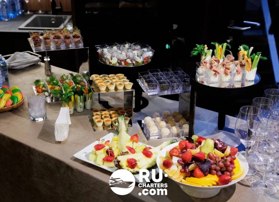 «Шустрый Бобер» Аренда теплохода ресторана в СПб