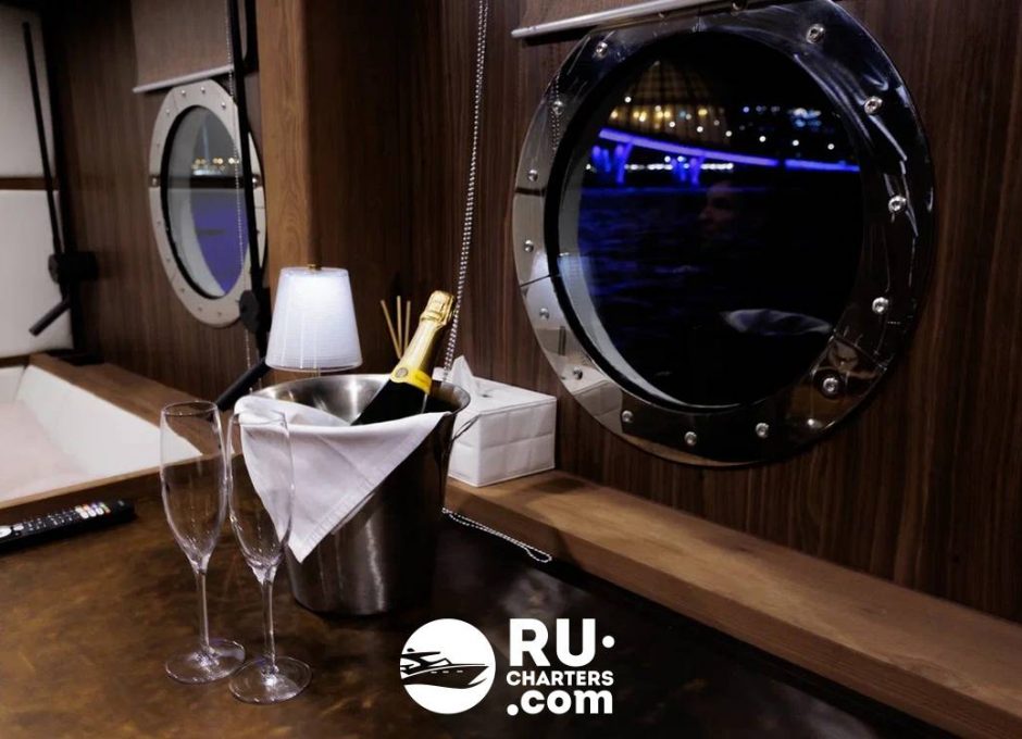 «Шустрый Бобер» Аренда теплохода ресторана в СПб