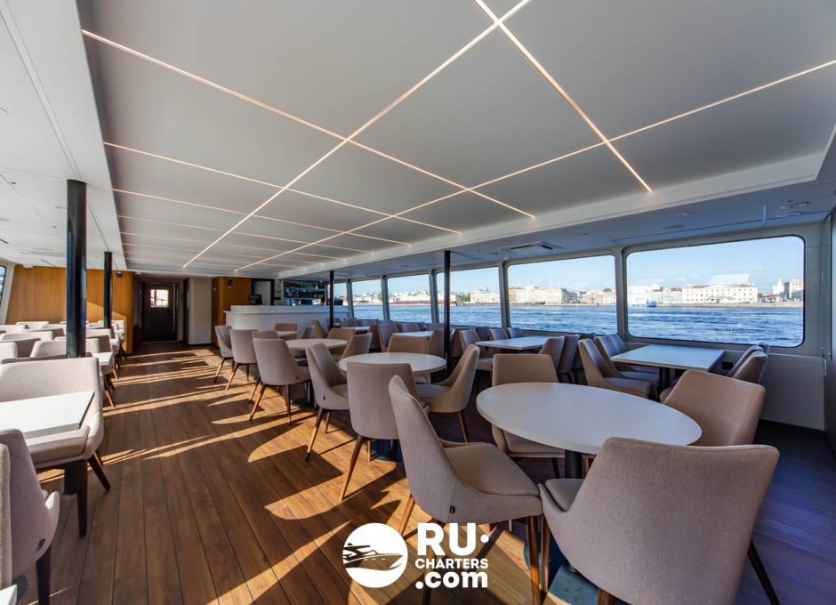 «Бастион» Аренда катамарана в СПб