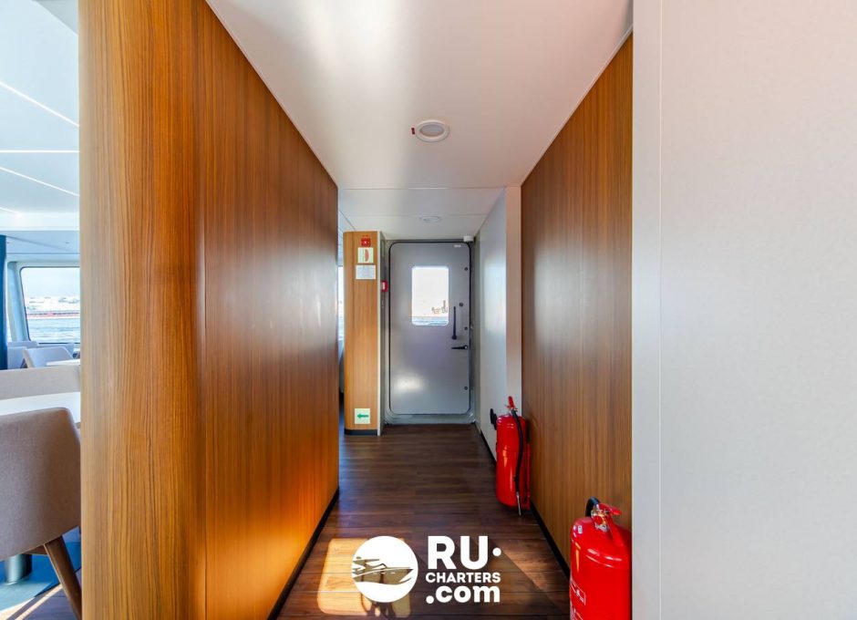 «Бастион» Аренда катамарана в СПб