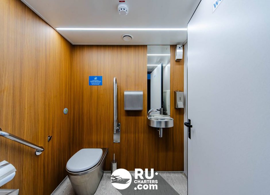 «Бастион» Аренда катамарана в СПб