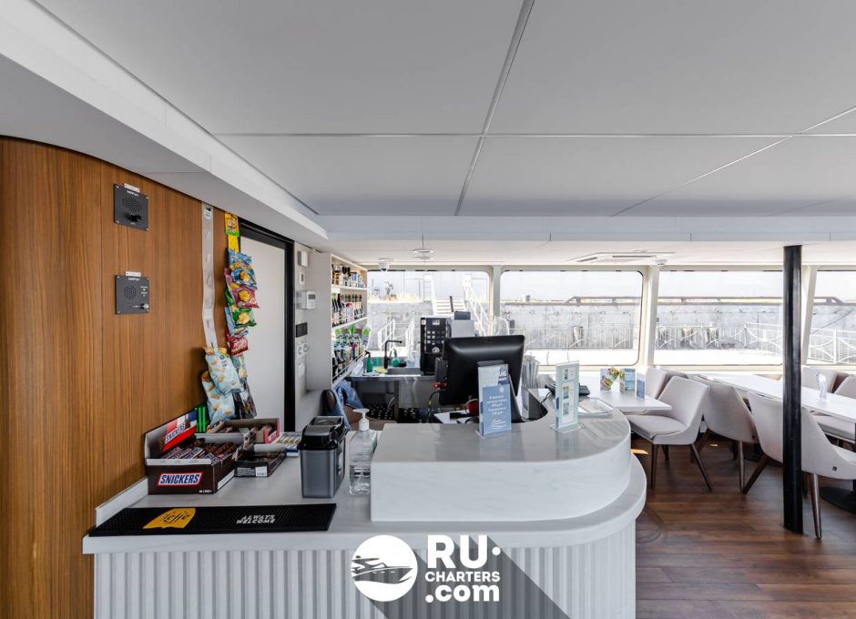 «Равелин» Аренда катамарана в СПб