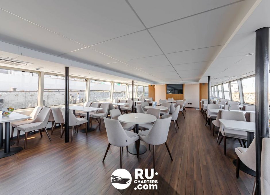 «Равелин» Аренда катамарана в СПб