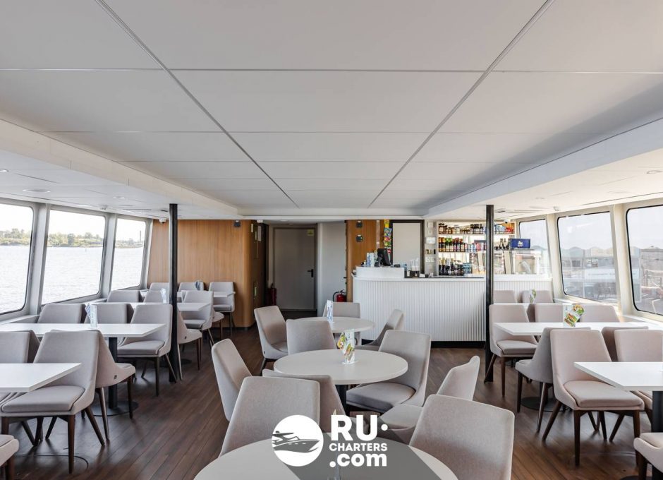 «Равелин» Аренда катамарана в СПб