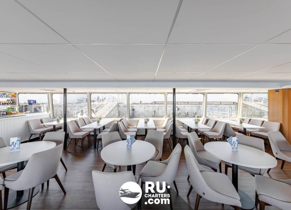 «Равелин» Аренда катамарана в СПб