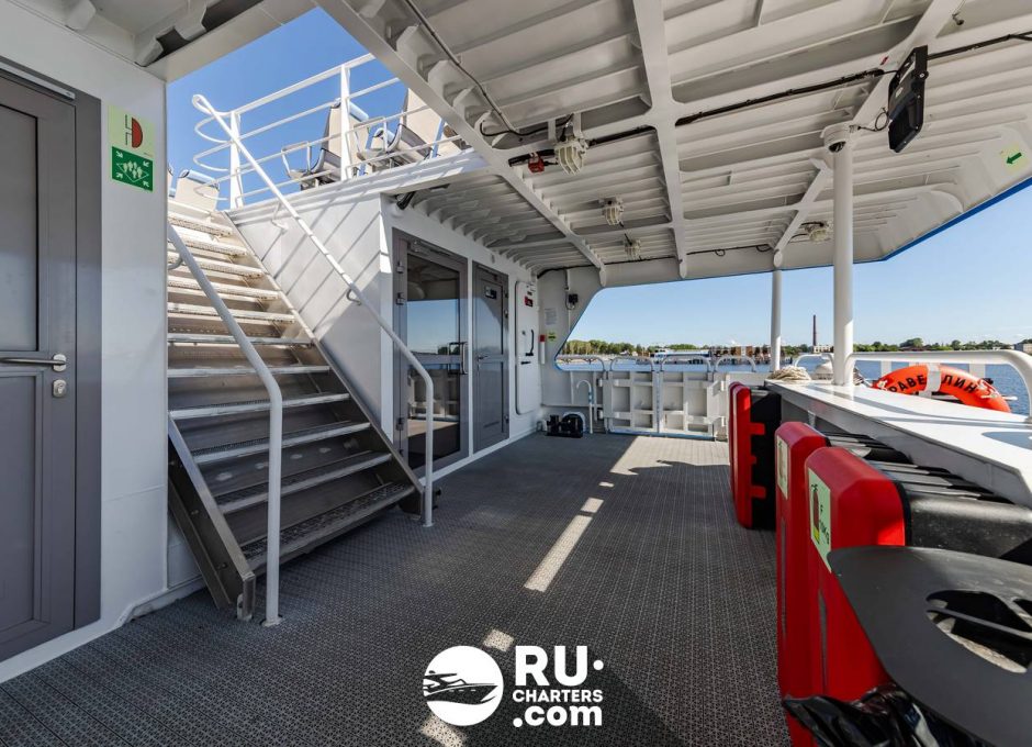 «Равелин» Аренда катамарана в СПб