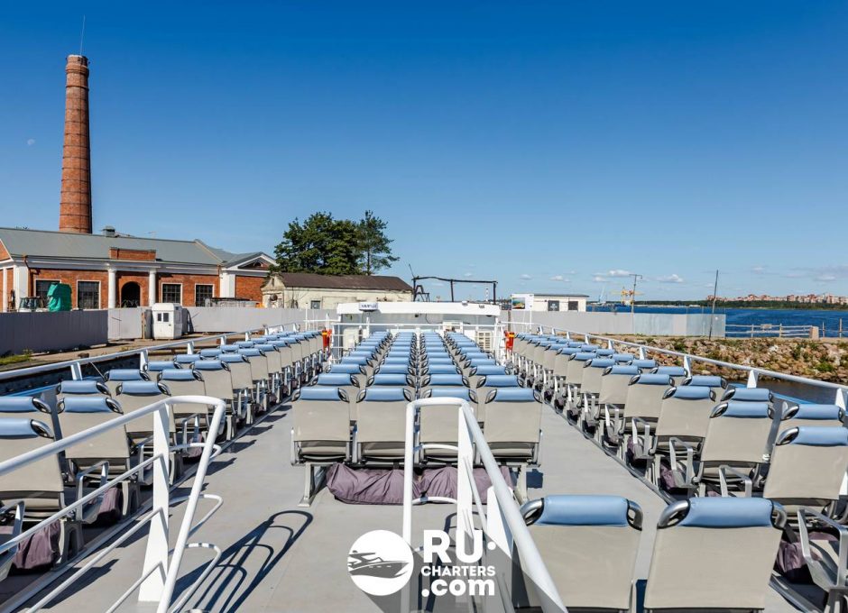 «Равелин» Аренда катамарана в СПб