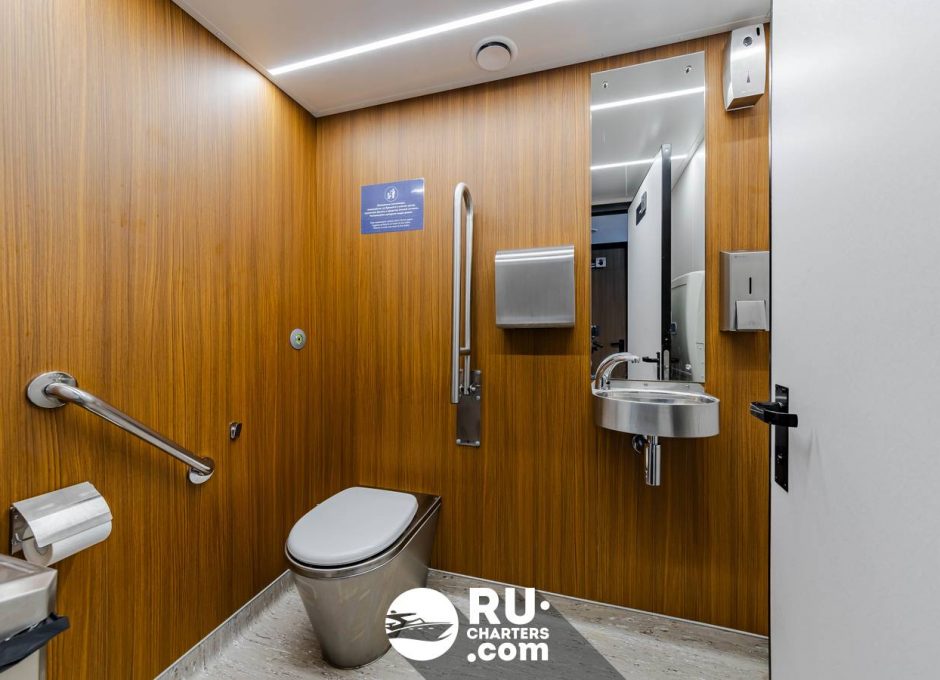 «Равелин» Аренда катамарана в СПб