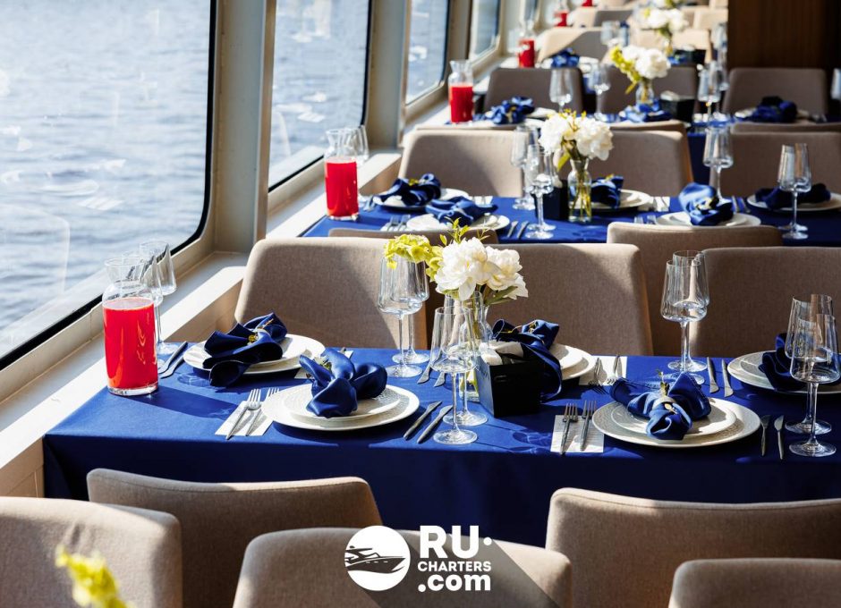 «Равелин» Аренда катамарана в СПб