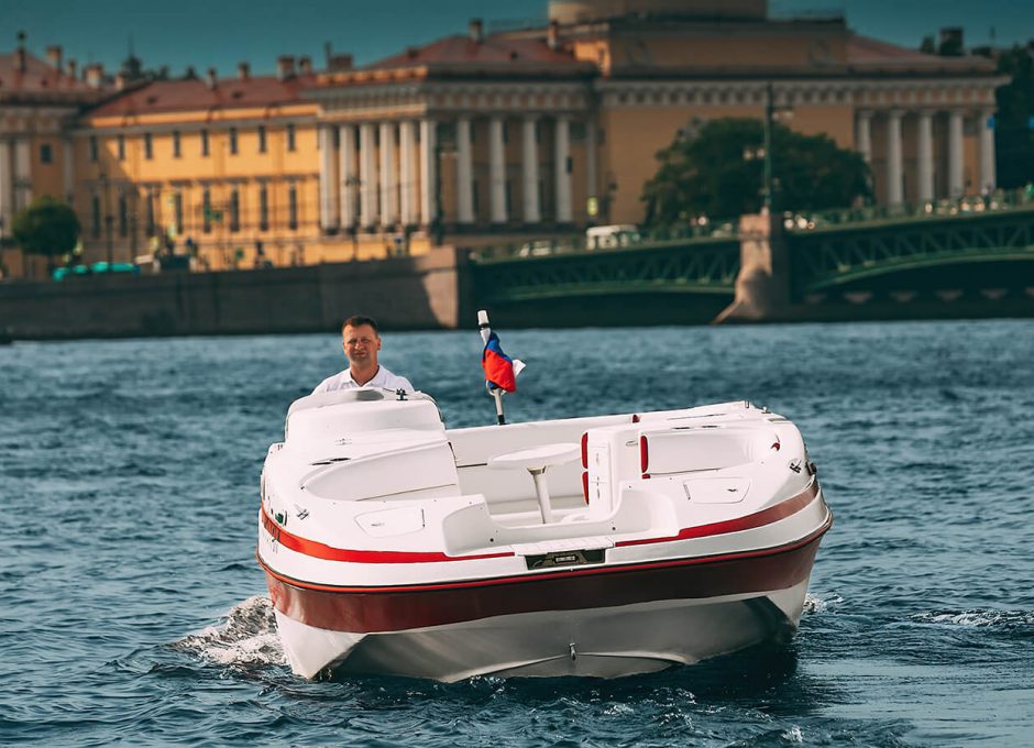«Антураж» Аренда катера в СПб