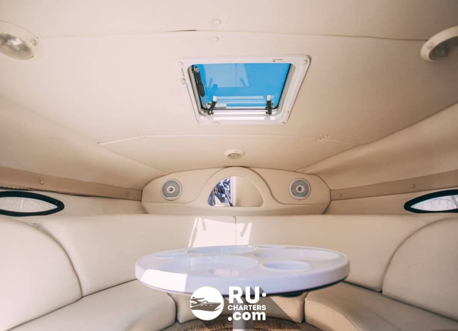 «Бризер Rinker 230» Аренда катера в СПб