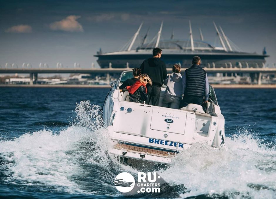 «Бризер Rinker 230» Аренда катера в СПб