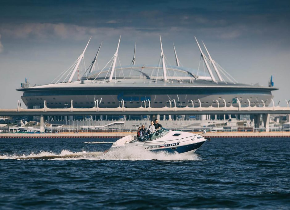 «Бризер Rinker 230» Аренда катера в СПб