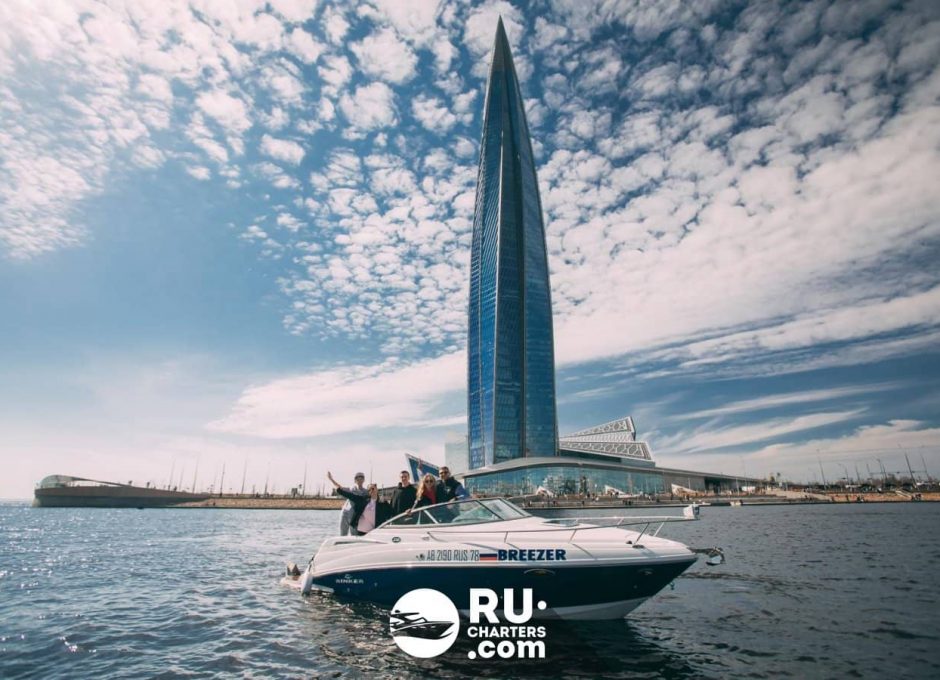 «Бризер Rinker 230» Аренда катера в СПб